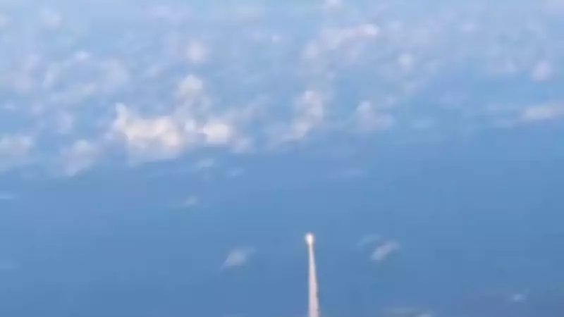 Passageiros de voo comercial têm vista privilegiada do lançamento da missão Artemis II à Lua