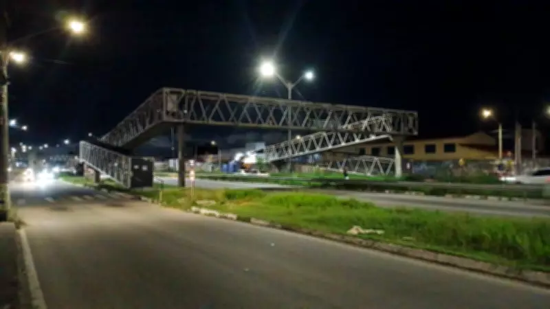 Passarela interditada após queda de mulher de 5 metros em Parnamirim