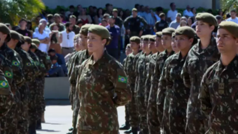 Pela primeira vez, 181 mulheres se formam como soldados no Exército Brasileiro