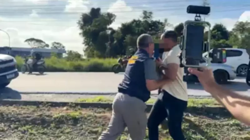 Perito empurra repórter durante cobertura de acidente fatal em Manaus; SSP-AM apura caso
