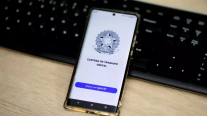 Pesquisa revela que emprego formal com CLT ainda é prioridade para brasileiros