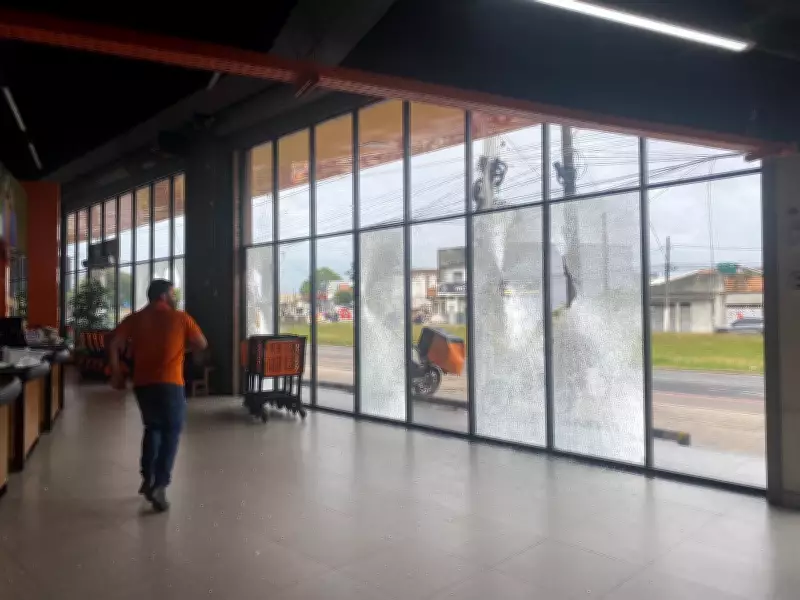 Pet shop é alvo de ataque a tiros em Belém; crime pode ter relação com extorsão