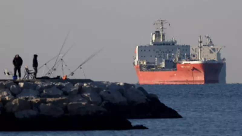 Petróleo despenca 15% após Trump adiar ultimato ao Irã e cessar-fogo ser negociado