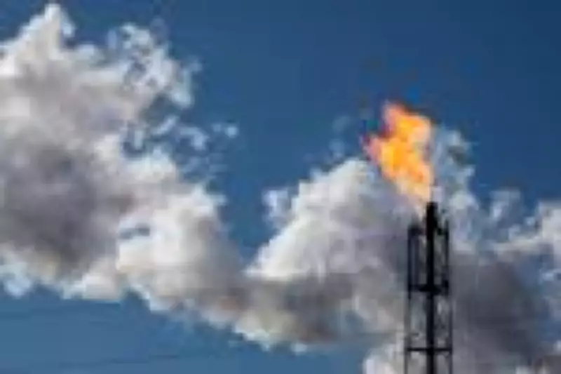 Petróleo dispara após Irã fechar Estreito de Ormuz novamente em meio a tensões com EUA