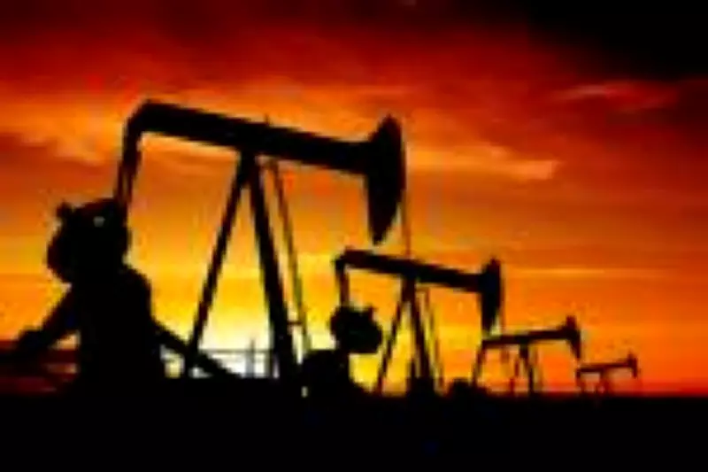 Petróleo se aproxima de US$ 100 após cessar-fogo EUA-Irã fracassar e ameaças à Groenlândia