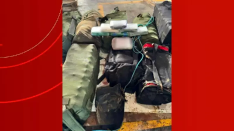 PF apreende 298 kg de drogas em embarcação no Porto de Tabatinga, AM