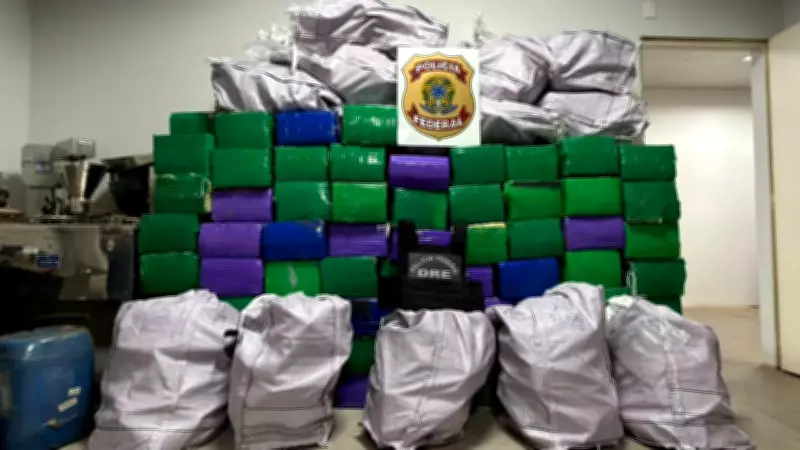 PF apreende quase 2 toneladas de maconha em caminhão na SP-333 em Novo Horizonte