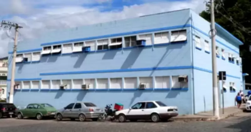 Pintor que caiu de 8 metros após choque em prédio público será indenizado