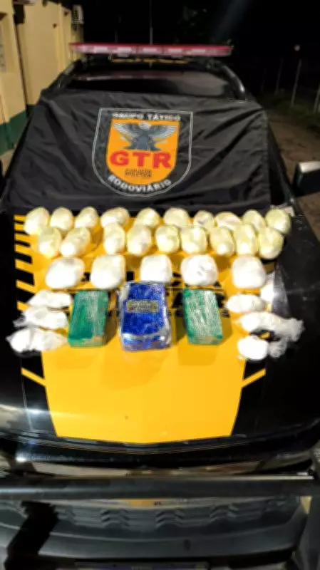 PM apreende grande carga de drogas em ônibus de turismo na rodovia de Montes Claros