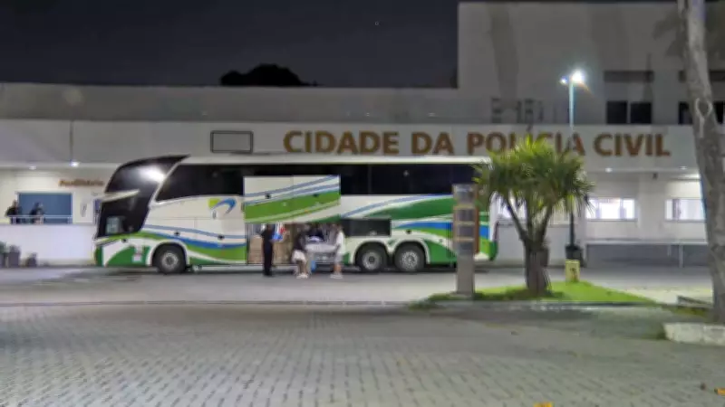 Polícia Civil do RJ apreende ônibus com canetas emagrecedoras e anabolizantes vindos do Paraguai