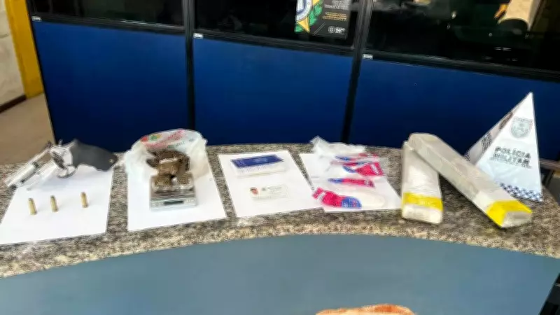 Polícia Militar apreende arma e 3,3 kg de maconha em ação em Barra Mansa, no RJ