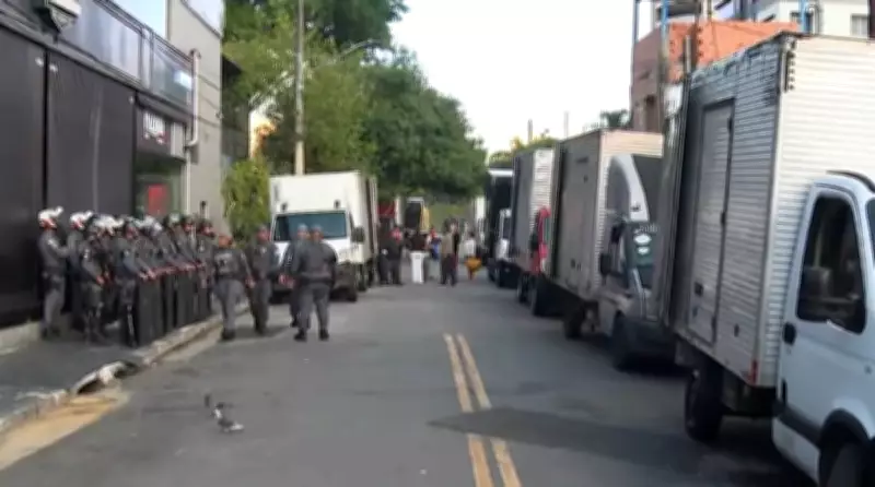 Polícia Militar realiza reintegração de posse na Avenida Berrini, em São Paulo