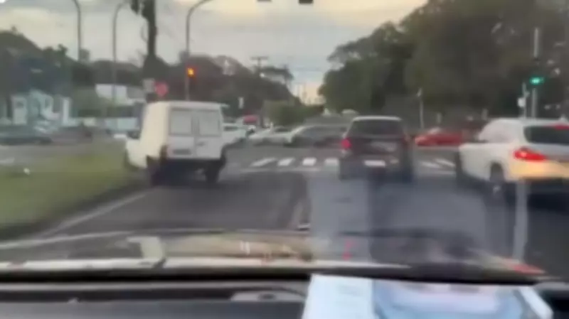 Policiais salvam bebê engasgada ao abrir caminho no trânsito para hospital no PR