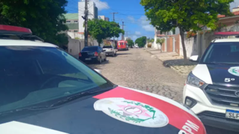 Policial Militar em surto leva à interdição de rua em João Pessoa