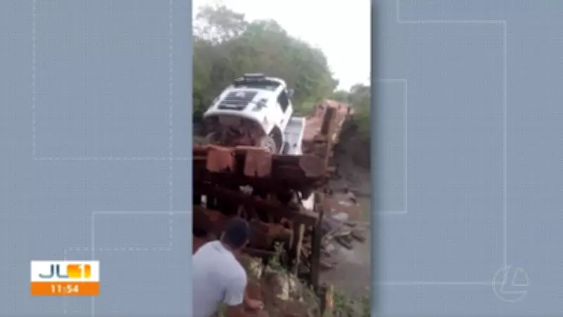Ponte de madeira desaba com caminhão no Pará, isolando comunidades rurais