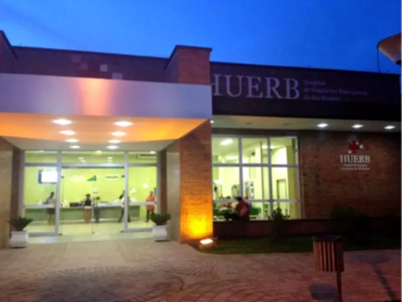 Portão desaba sobre auxiliar de enfermagem em hospital no AC; Justiça condena Estado a pagar R$ 10 mil