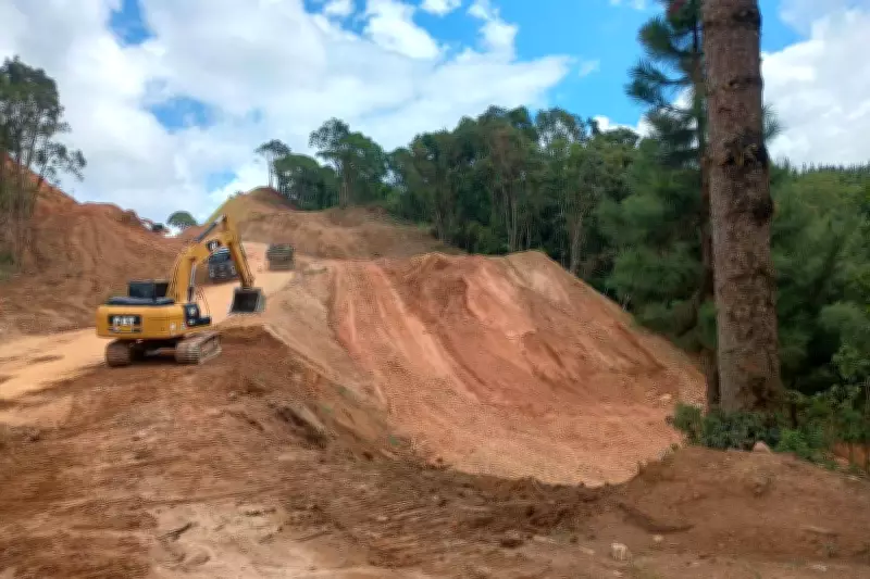 PR-092 interditada em Doutor Ulysses por risco de deslizamento de terra