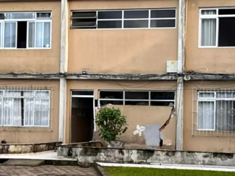 Prédio afunda 40 cm em Itajaí e obriga evacuação de 65 pessoas, incluindo atletas de handebol