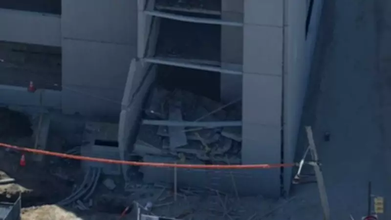 Prédio de estacionamento de hospital infantil desaba parcialmente nos EUA, causando uma morte