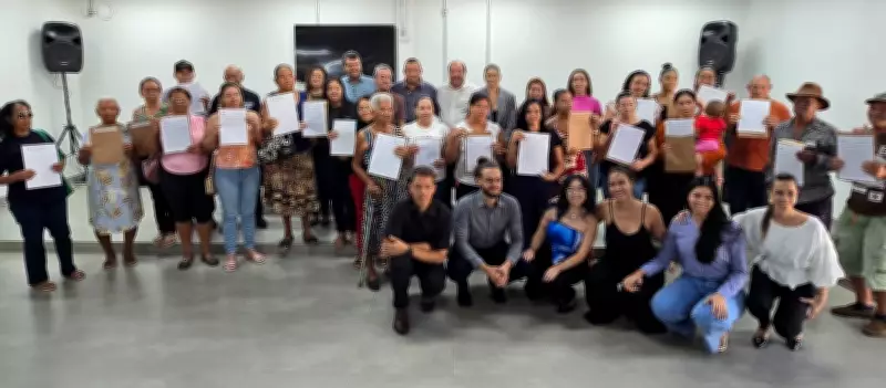 Prefeitura de Montes Claros entrega 50 títulos do REURB em dois bairros