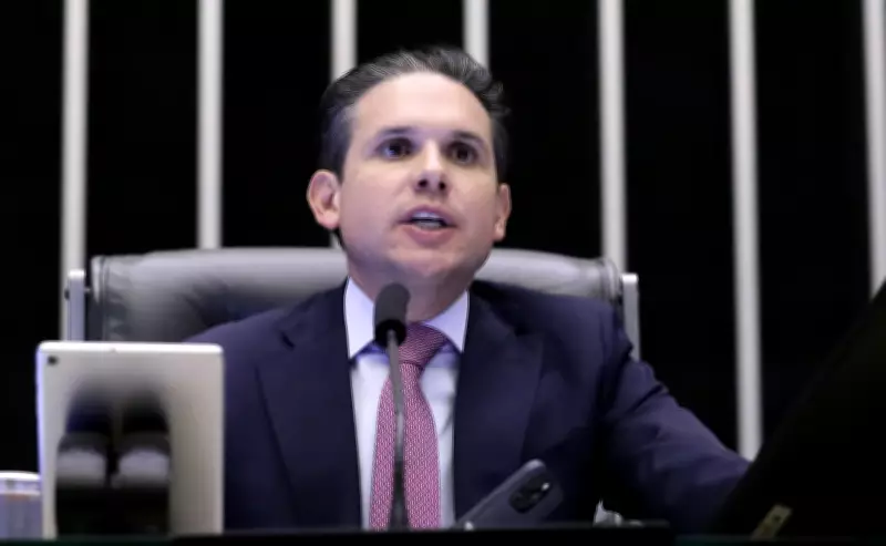 Presidente da Câmara anuncia votação da PEC que acaba com escala 6x1 até maio