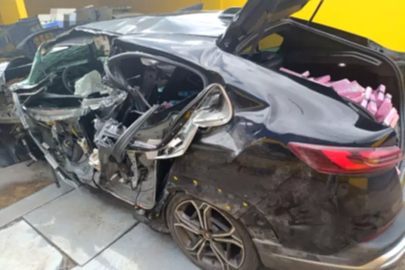 PRF encontra carro roubado com 360 kg de maconha após acidente no Paraná