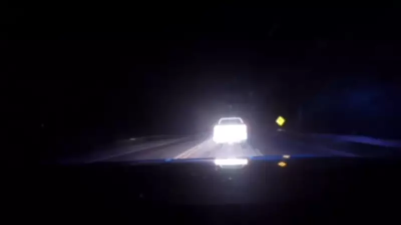 PRF recupera caminhonete furtada após perseguição de 11 km na BR-101 em Campos