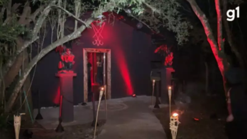 Primeira Igreja Luciferiana do RS é inaugurada com rituais secretos e túnicas negras