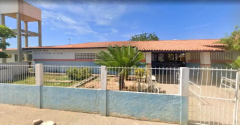 Professor nu em sala de aula é afastado na Bahia; SEC investiga