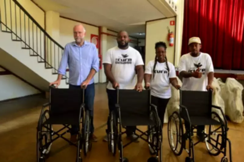 Projeto transforma lacres de latinhas em cadeiras de rodas para doação em Petrópolis