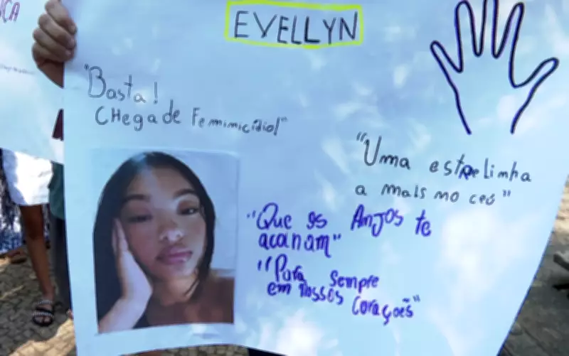 Protesto em memória de adolescente vítima de feminicídio reúne dezenas em Lavras