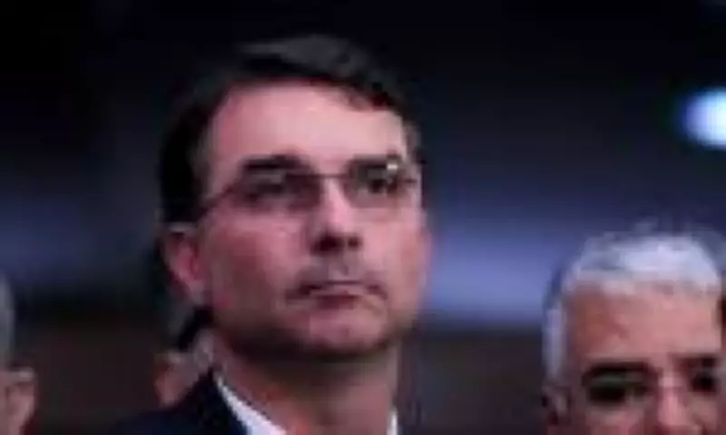 PT intensifica ataques digitais a Flávio Bolsonaro com R$400 mil em impulsionamento