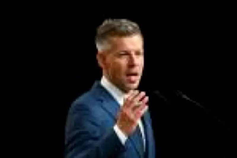 Péter Magyar derruba Orbán na Hungria após 16 anos: descontentamento e economia estagnada