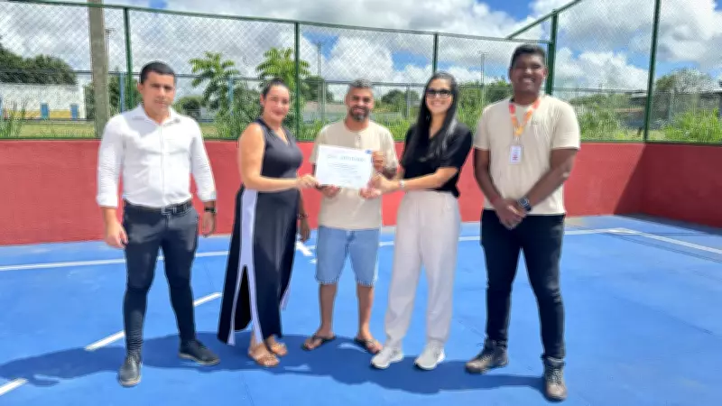 Quadra poliesportiva reformada é entregue no Parque Anita Ferraz pelo OPA