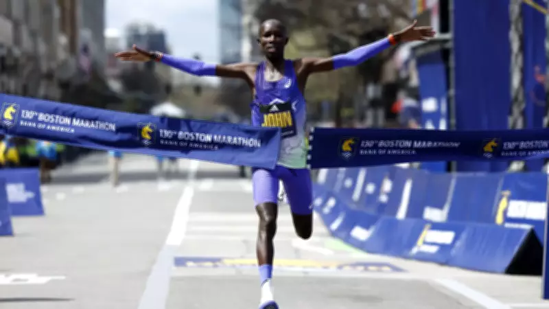 Queniano John Korir conquista bicampeonato na histórica Maratona de Boston