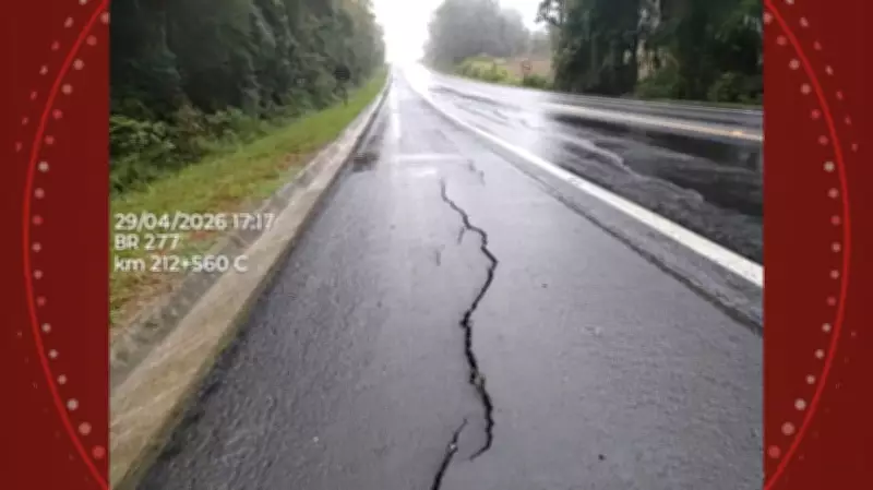 Rachadura no asfalto interdita parcialmente BR-277 entre Palmeira e Irati
