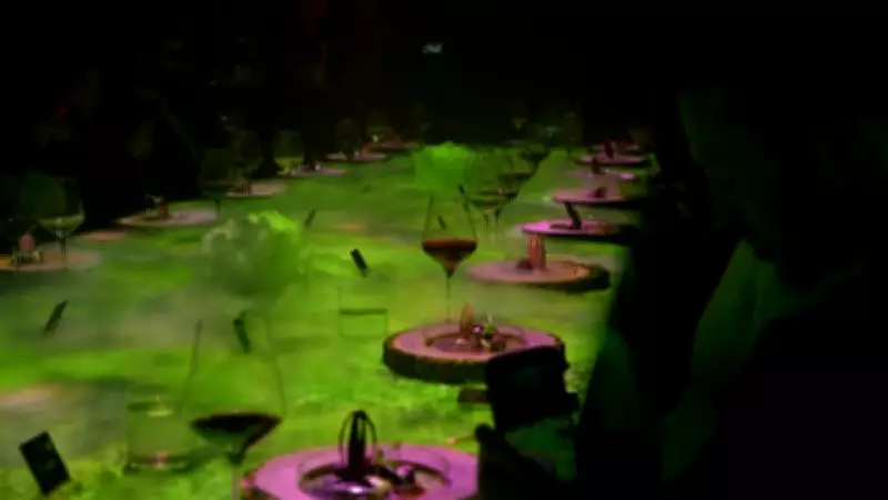 Restaurante em Londres cria jantar imersivo que une ciência e gastronomia de forma inovadora