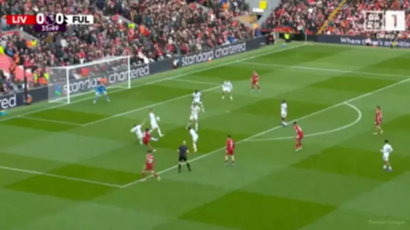 Rio Ngumoha, jovem de 17 anos, brilha no Liverpool com primeiro gol como titular