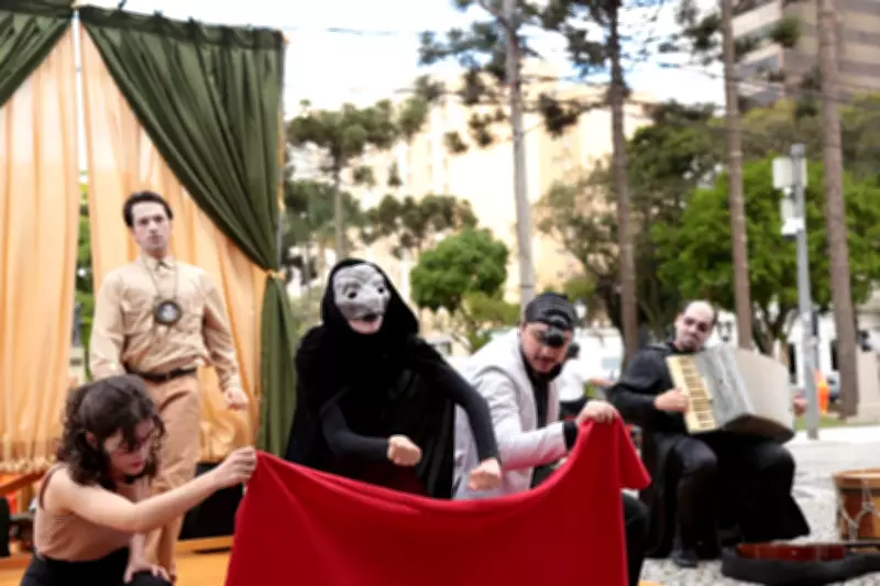 Ruínas de São Francisco se tornam palco vibrante do Fringe no Festival de Curitiba