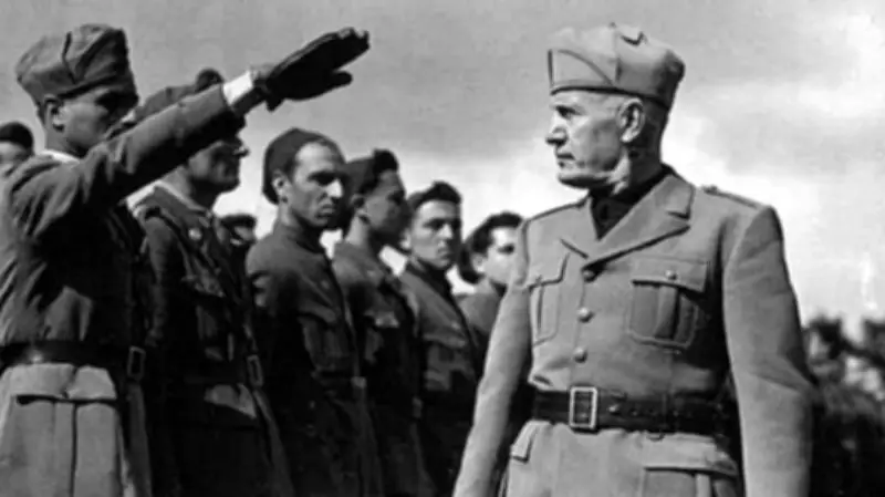 Saudosos do fascismo se reúnem na Itália para lembrar morte de Mussolini