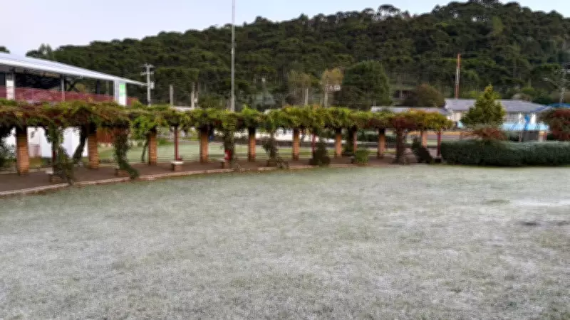 Serra Catarinense registra -3,33°C e forma geada intensa nesta terça-feira