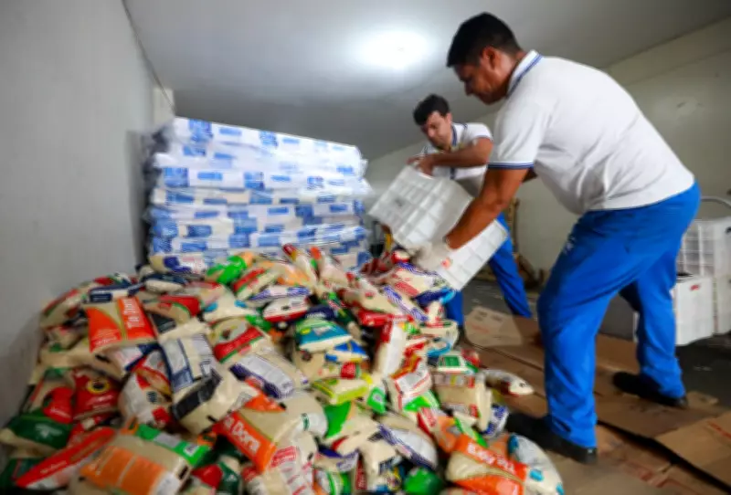 Show do Guns N' Roses arrecada mais de 2 toneladas de alimentos para vítimas de alagamentos em Belém