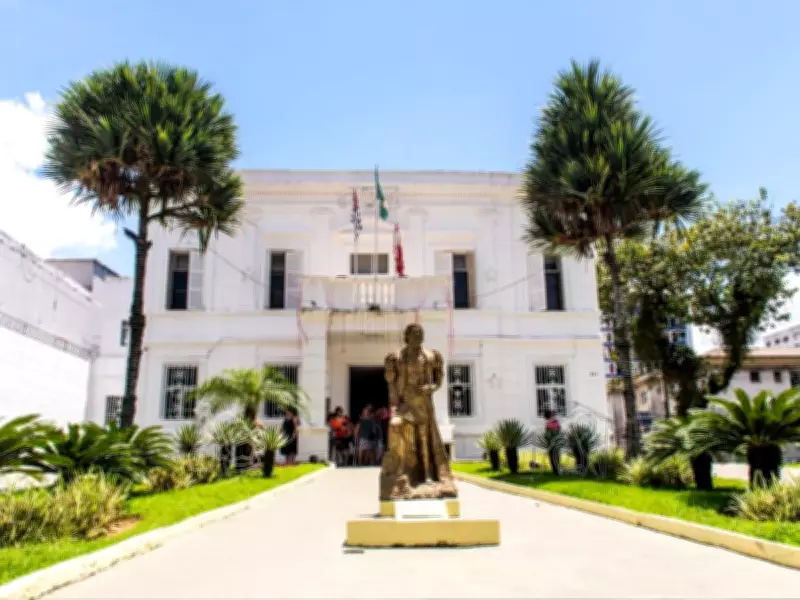 São Vicente abre 59 vagas em concurso público com salários de até R$ 6 mil