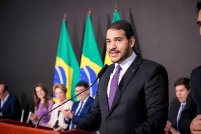'Sou totalmente contra o aborto', diz Jorge Messias em sabatina no Senado
