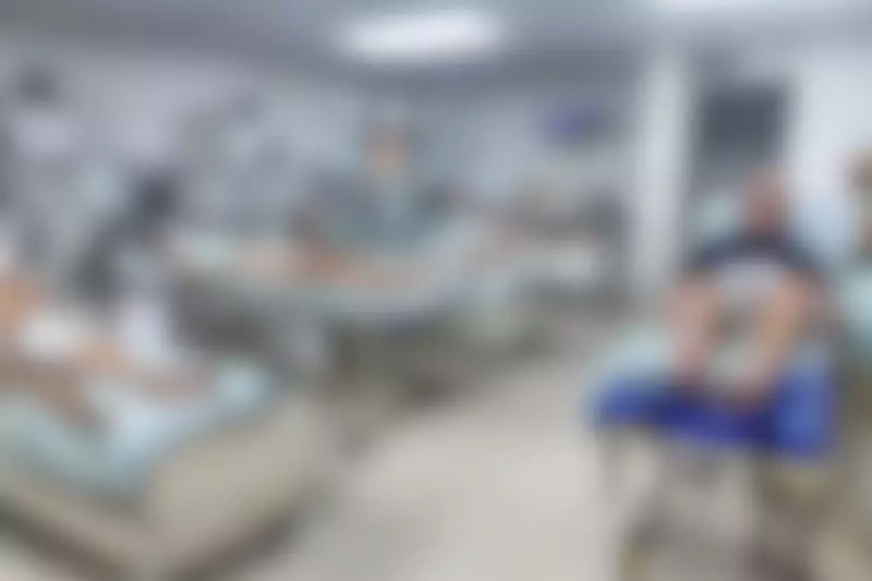 Superlotação no PAM adulto do HRMS: 20 pacientes, 8 intubados e 7 leitos