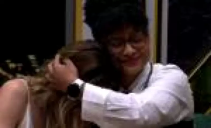 Tadeu Schmidt faz discurso emocionante para Milena, segunda colocada do BBB 26