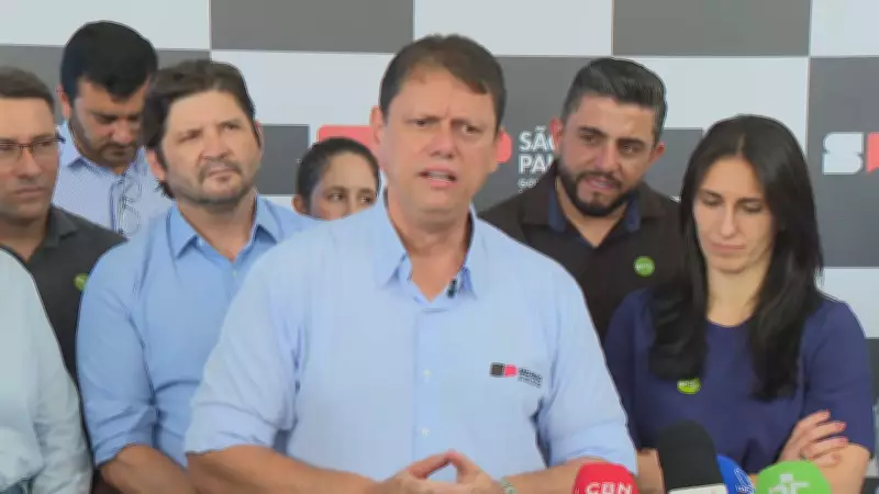 Tarcísio de Freitas critica reeleição e apoia proposta de Flávio Bolsonaro para mandato único