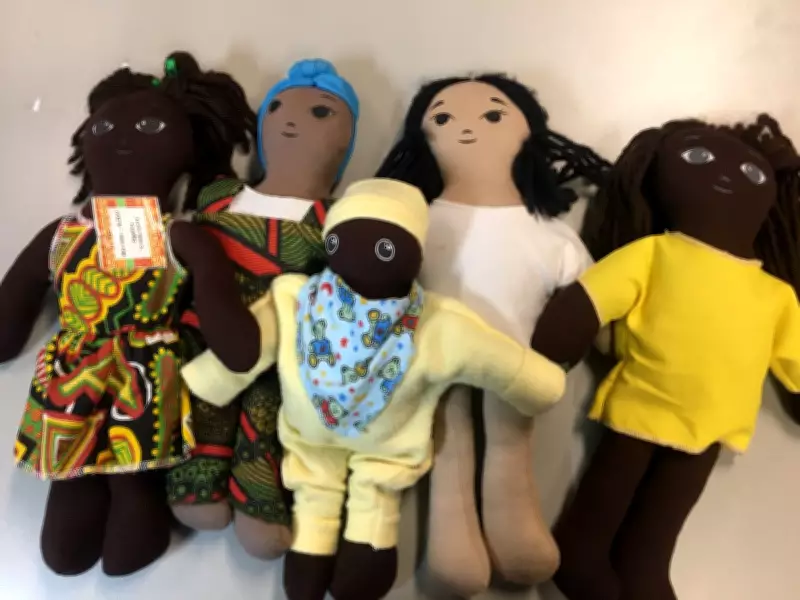 TCM-SP aponta irregularidades em compra de R$ 17 milhões em bonecas antirracistas para escolas