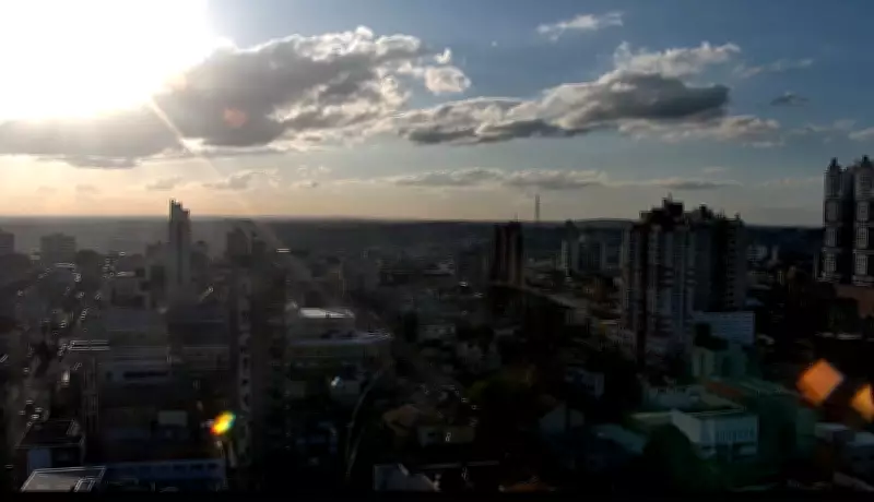 Tempo firme no Paraná após chuvas intensas; feriado terá sol