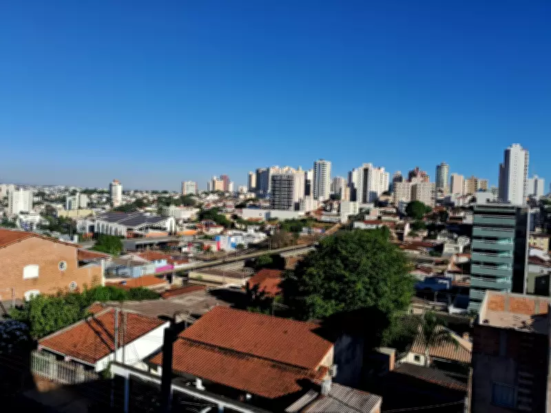 Tempo seco e calor intenso dominam o Triângulo Mineiro e Alto Paranaíba até domingo